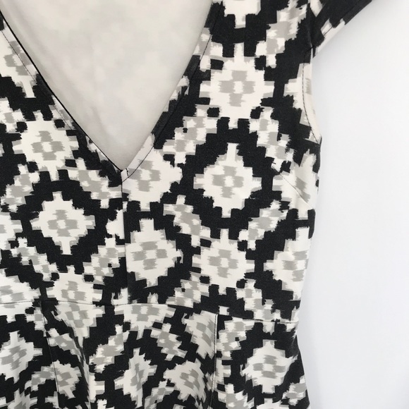 PAPER PLANES Dress A Line w Geometric Print - Picture 2 of 6